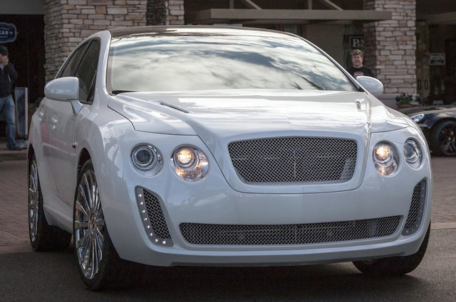 تويوتا أفانزا تتنكر في صورة سيارة بنتلي !!