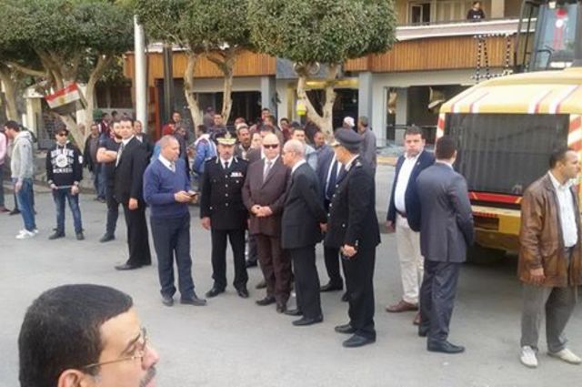 حملة علي شوارع مصر الجديدة لمواجهة الاشغالات واعاقة المرور والكافيهات