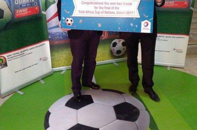 مصري يفوز برحلة من توتال لحضور مباراة مصر والكاميرون في الجابون