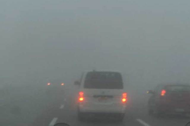 الشبورة تتسبب في اغلاق الطريق الصحراوي ومحور روض الفرج 