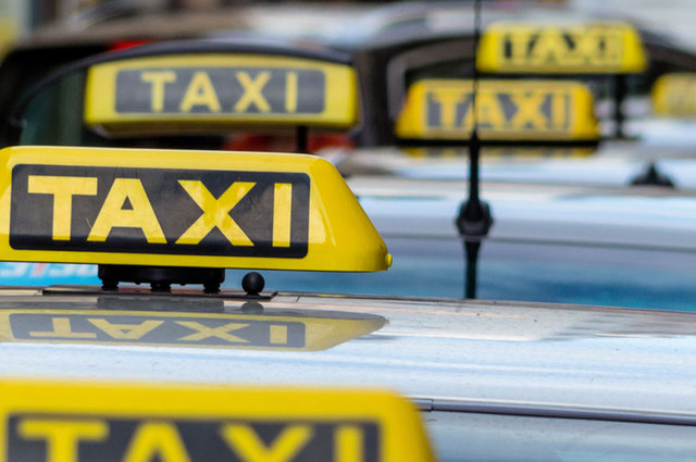 صراع بالأيدي بين سائق مصري وضابط كويتي بسبب انحراف سيارة