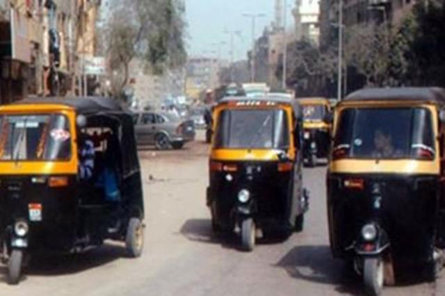 بعض المحافظات تعلن بدء تراخيص التكاتك وتقديم كروت البنزين لها