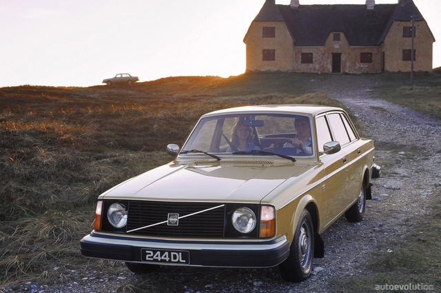 فولفو 244 . . سيارة كلاسكية قوية بسعر يبدأ من حدود 20 ألف جنيه حتي 70 ألف جنيه