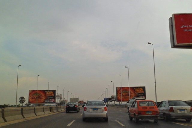 لمرتادي المحور . .احذروا من الزحام بعد غلق جزئي للطريق بسبب التوسعة