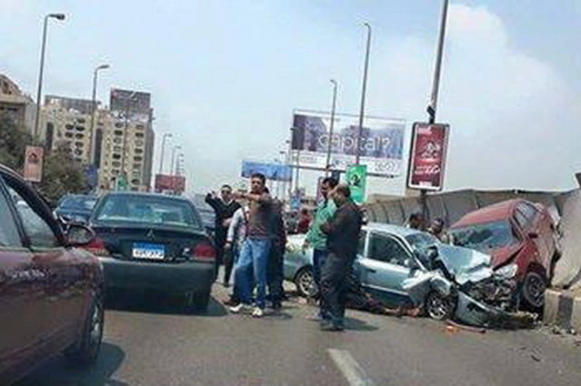 زحام شديد علي طريق القطامية العين السخنة بسبب انقلاب نقل تحمل سولار 