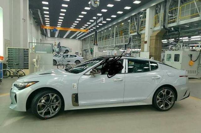 كيا GT 2018 . . سيدان رياضية حقيقية ذات دفع خلفي والسعر يقترب من 43 ألف دولار