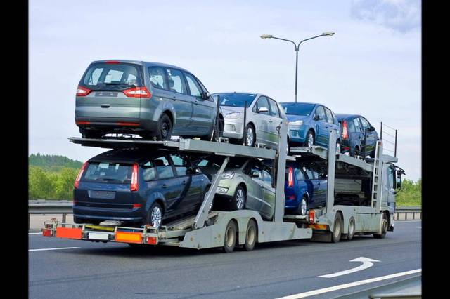 موزعو السيارات بين نارين . . نار الأسعار ونار الوكلاء