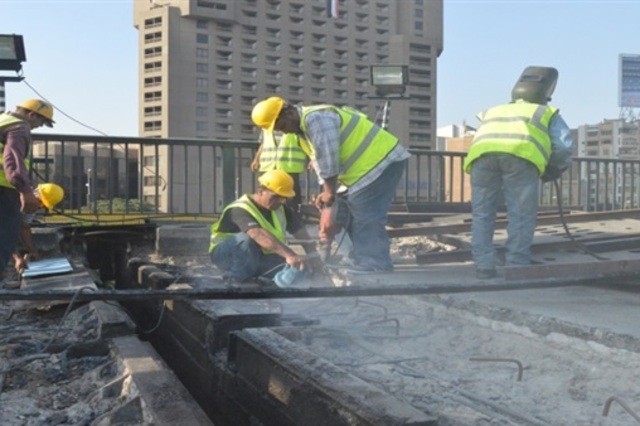 غلق الصحراوي وطريق السويس بسبب الشبورة وكسر في فاصل معدني بكوبري أكتوبر