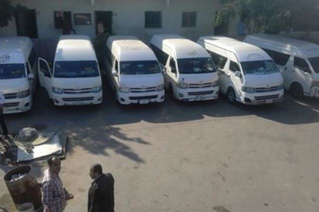 حملة لفتح الطرق المغلقة بالمطرية وضبط 16 سيارة رحلات في سيدي جابر