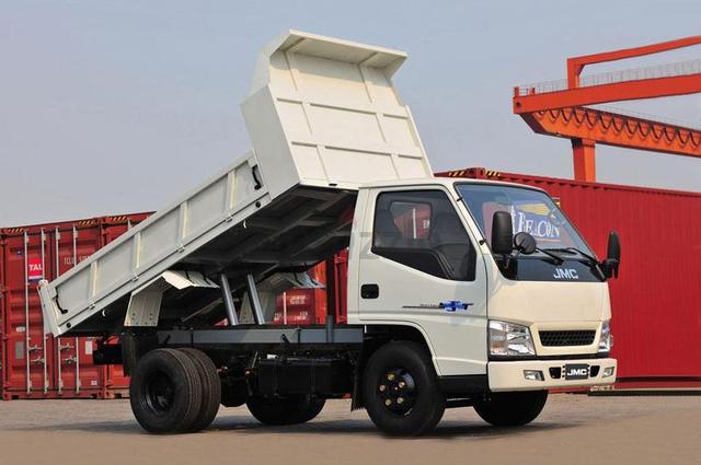 أبوغالي أوتوموتيف تطرح JMC النقل 2.5 و3.5 طن والقلاب في ترانسبوتك