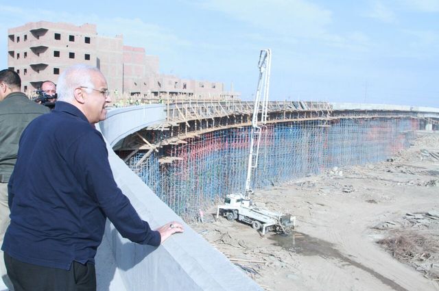 وزير النقل يتابع أعمال كوبري طريق شبرا بنها الحر