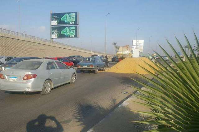 سيارات النقل تغلق الأوتوستراد بسبب عطل وحادث وسقوط حمولة أخري في الـ AN