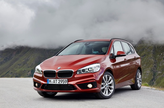 BMW الفئة الثانية الجديدة شبيهة الهاتشباك ثالث أفضل سيارة في أوروبا