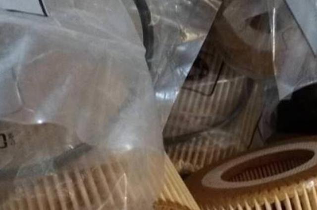 مصادرة 9460 فلتر زيت مغشوش في مخزن قطع غيار بالقاهرة 