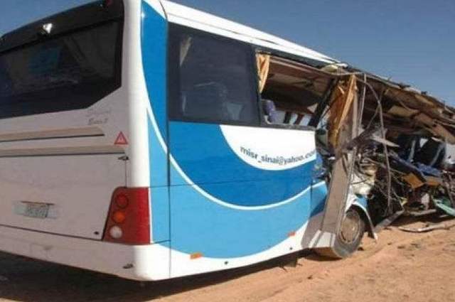 مقتل 3 واصابة 13 في حادث أتوبيس مدارس مع سيارة نقل بطريق السويس 