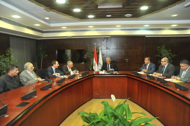 اجتماع يلغي منع المقطورات ويناقش زيادة أسعار الوقود علي النقل البري