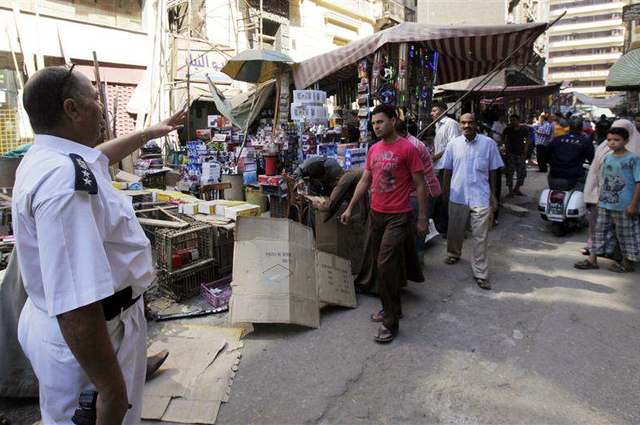 ضبط 74 بائع متجول و116 حالة اشغال طريق في القاهرة واعادة 4 سيارات مسروقة