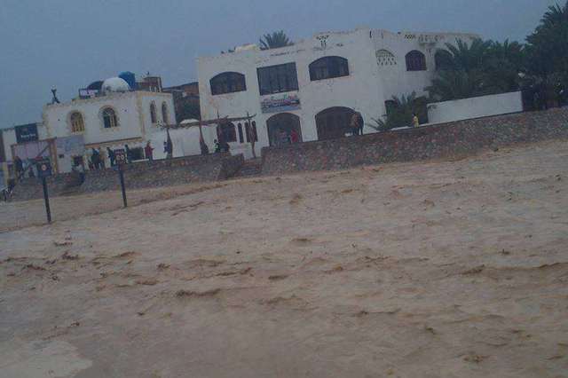 السيول تهاجم الطرق المصرية بشراسة وتقتل 4 مواطنين