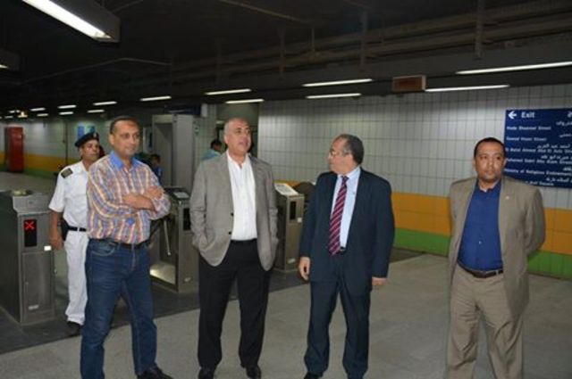 حادث علي المحور وجولة مفاجئة في المترو 