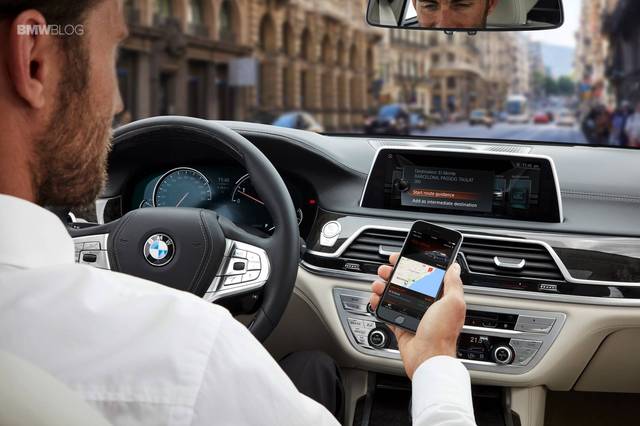  “بي إم دبليو” تعرض خدمة التحكم الصوتي في السيارة عبر تطبيق أليكسا لأمازون 