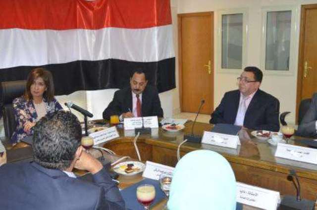 هل تنقل مصر تجربة تونس والمغرب والجزائر في اعفاء سيارات المغتربين من الجمارك ؟ 