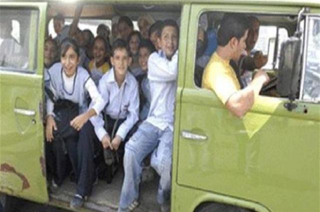 زحام غير طبيعي في أول أيام الدراسة بسبب بقع زيت وسيارات المدارس