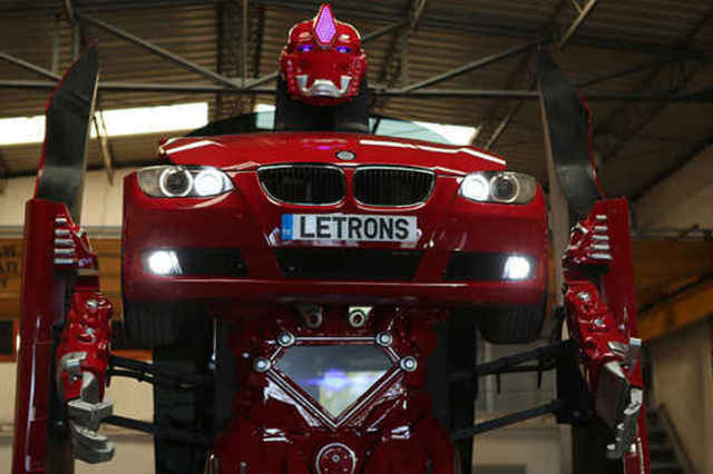 سيارة قادرة على التحول إلى رجل آلى فى 30 ثانية على طريقة " transformers "