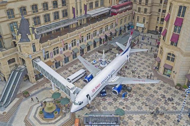 للثراء جنون ... رجل أعمال صينى ينفق 5 مليون دولار ليحول طائرة عملاقة لمطعم 