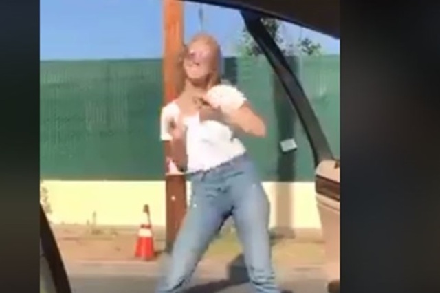 تحدي كيكي . . رقصة خطيرة تنفذ خارج السيارة مخالفة للمرور