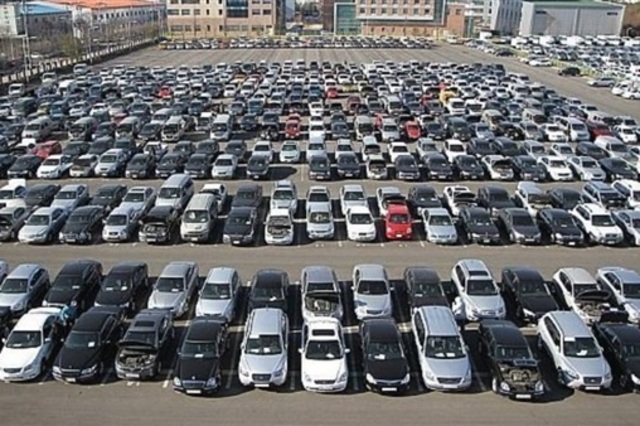 تجار سيارات يؤكدون أن زيادة رسوم التراخيص ستؤثر بشكل كبير على المبيعات