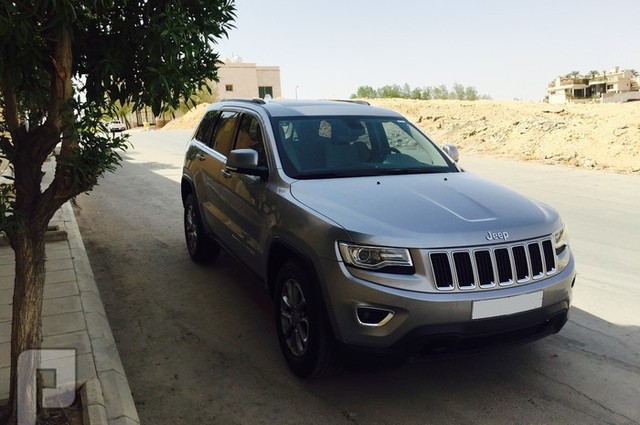 رانج روفر وجيب شيروكي وسوزوكي في مزاد مصنع صقر