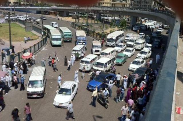 توقعات ببدء حالات الزحام في الطرق غداً وتجهيزات لمواجهته 