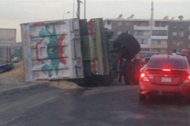 انقلاب سيارة نقل على الزراعي وتكنولوجيا جديدة لفحص السيارات الكترونياً