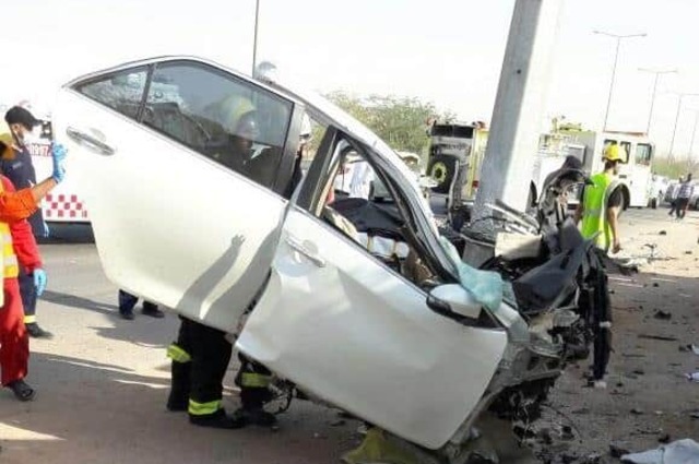 اصطدام ملاكي بعمود انارة فوق كوبري أكتوبر وتطوير للأوتوستراد